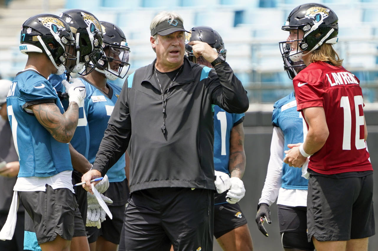 Jacksonville Jaguars head coach Doug Pederson, center, directs an NFL football practice, Monday, Ma...