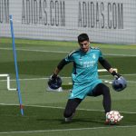 
              Real Madrid's goalkeeper Thibaut Courtois trains during a Media Opining day training session in Madrid, Spain, Tuesday, May 24, 2022. Real Madrid will play Liverpool in Saturday's Champions League soccer final in Paris. (AP Photo/Manu Fernandez)
            
