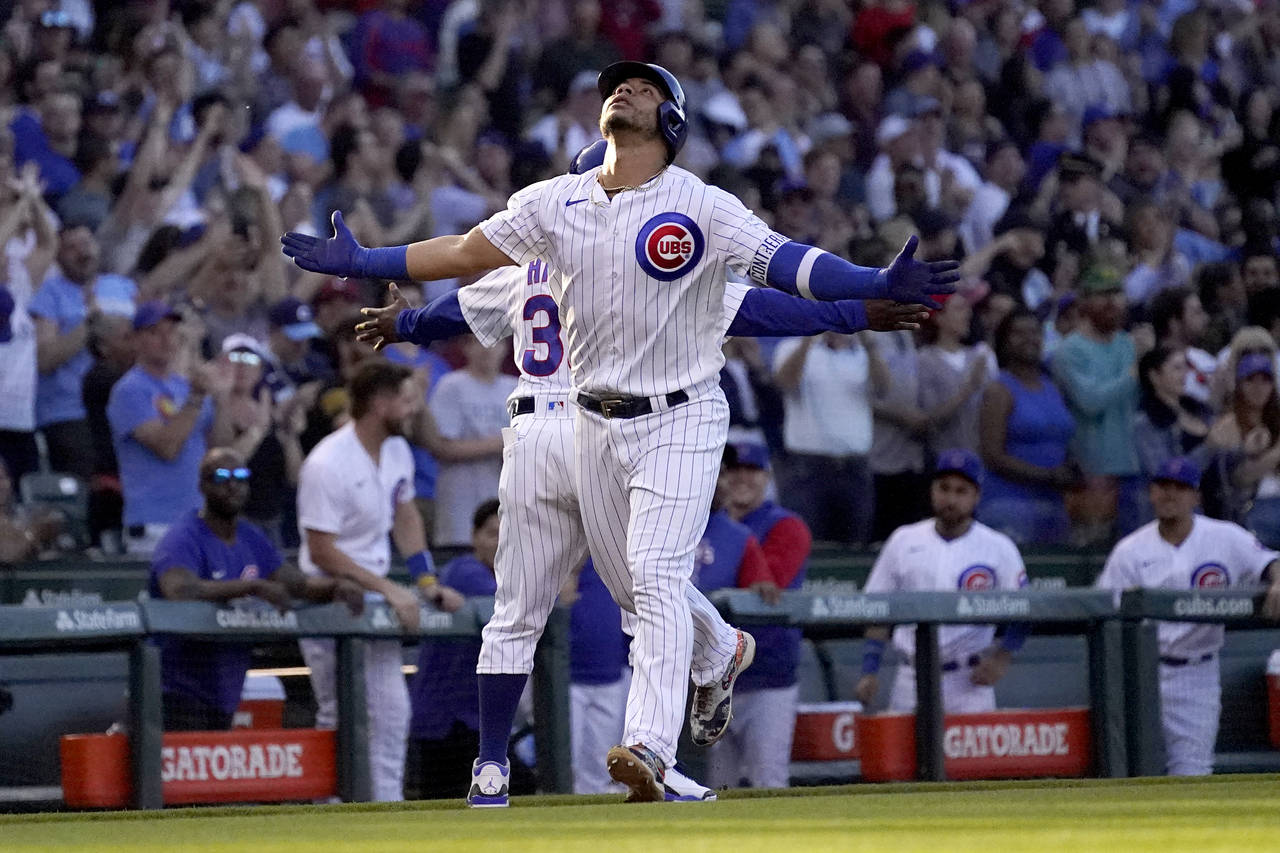 Chicago Cubs' Willson Contreras celebrates his grand slam off Pittsburgh Pirates relief pitcher Bry...