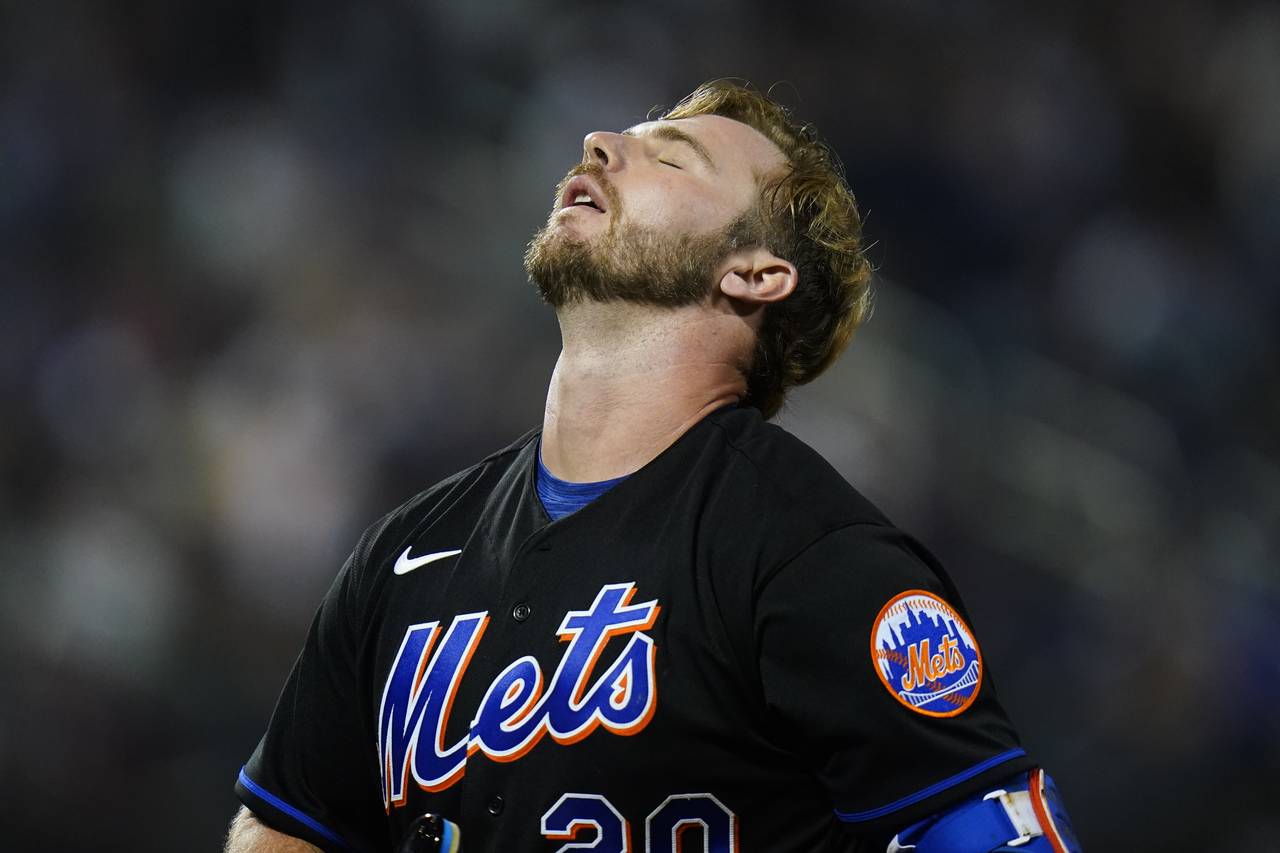New York Mets designated hitter Pete Alonso (20) reacts after hitting a fly out during the eighth i...