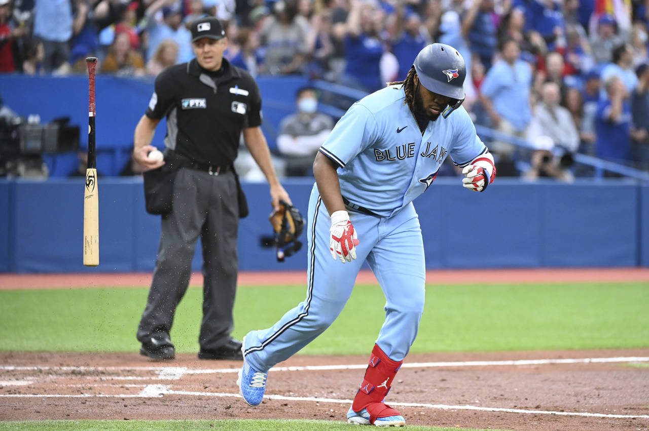 Toronto Blue Jays' Vladimir Guerrero Jr (27) spikes his bat after hitting a solo home run against t...