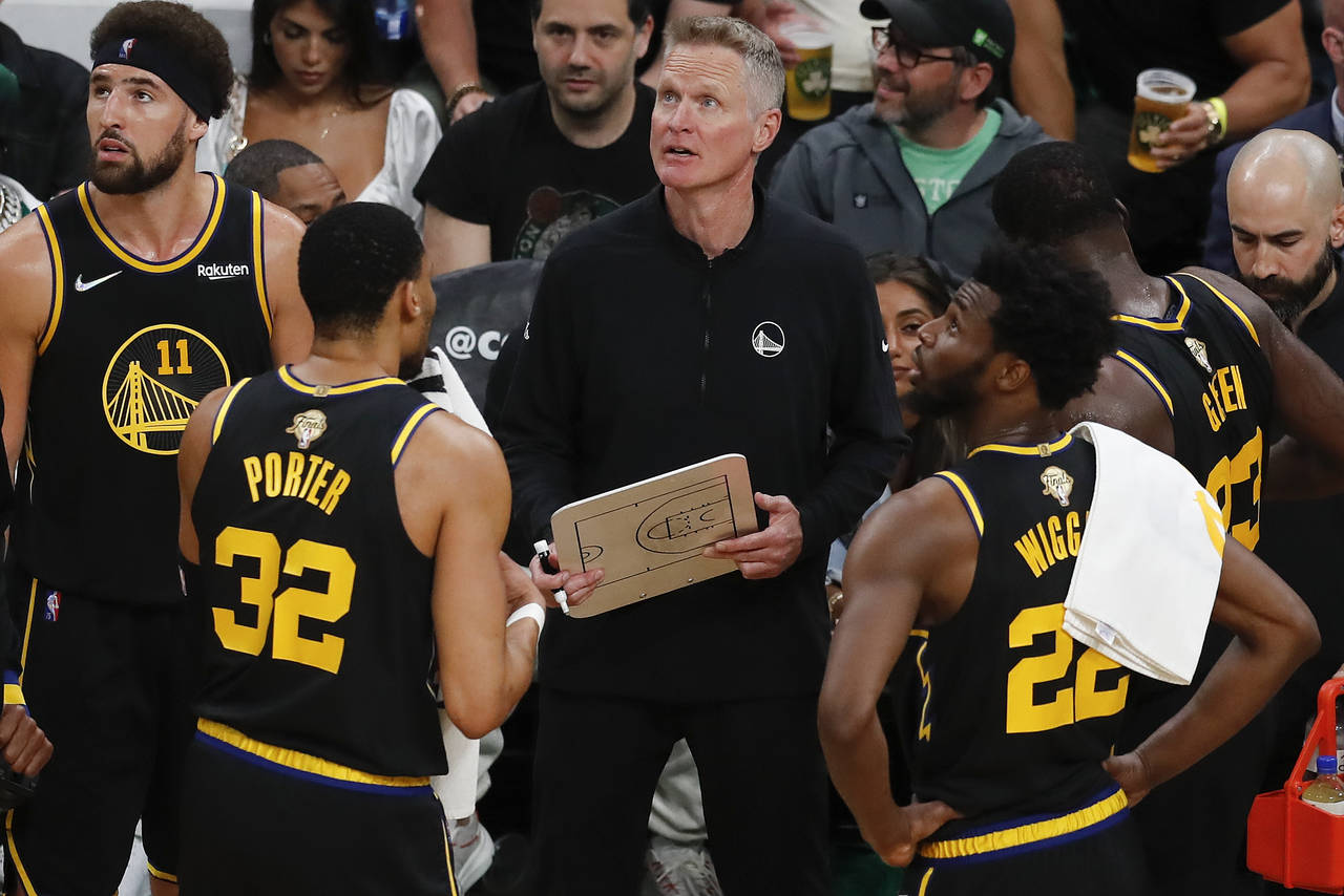 Golden State Warriors head coach Steve Kerr, center, talks with players during a time out during th...