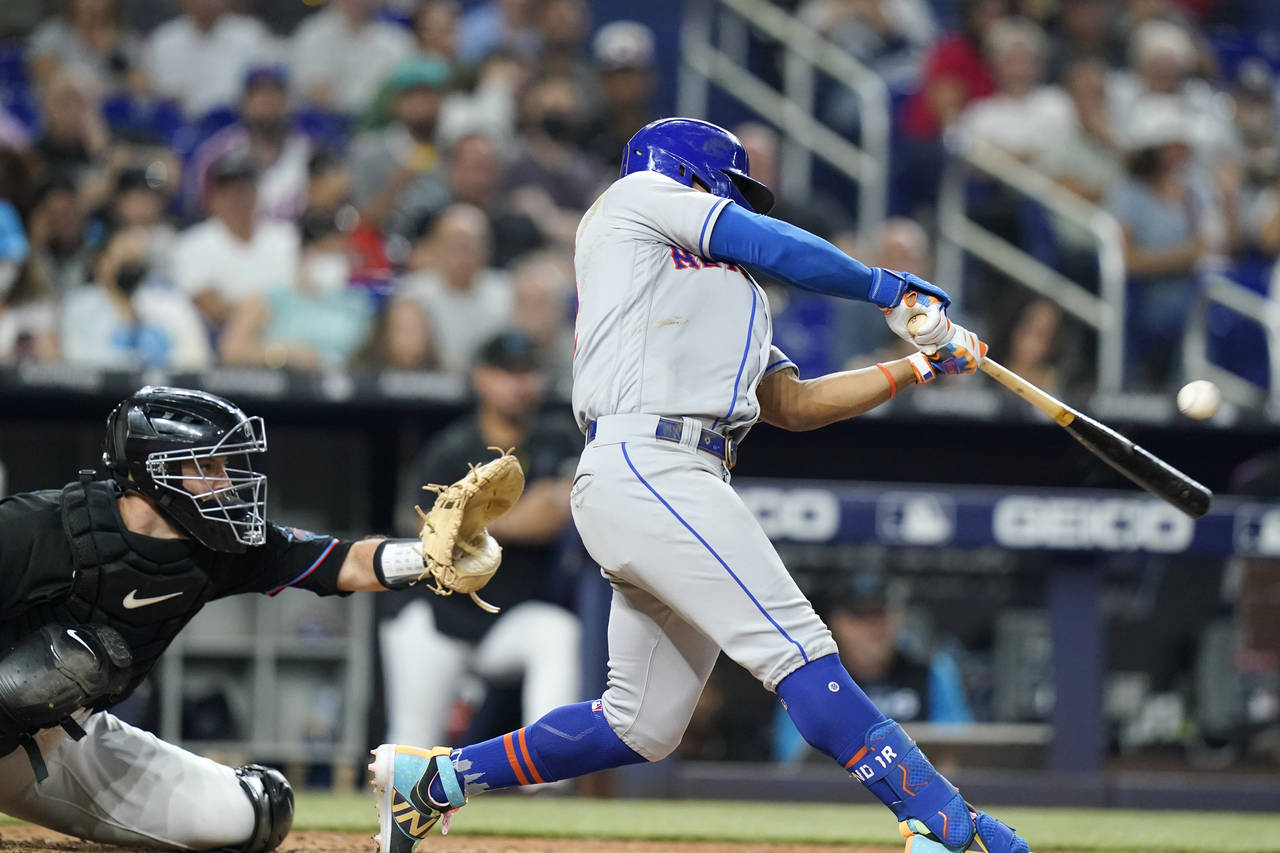 New York Mets' Francisco Lindor hits a three-run double during the sixth inning of the team's baseb...