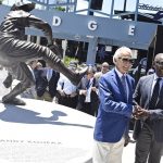 
              Sandy Koufax, left, shakes hands with the sculptor of his statue, Brandly Cadet, as the Los Angeles Dodgers unveil the statue in the Centerfield Plaza to honor the Hall of Famer and three-time Cy Young Award winner prior to a baseball game between the Cleveland Guardians and the Dodgers at Dodger Stadium in Los Angeles, Saturday, June 18, 2022. (Keith Birmingham/The Orange County Register via AP)
            