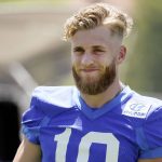
              Los Angeles Rams wide receiver Cooper Kupp smiles during stretching at the NFL football team's practice facility, Thursday, May 26, 2022, in Thousand Oaks, Calif. (AP Photo/Marcio Jose Sanchez)
            