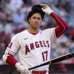 
              Los Angeles Angels' Shohei Ohtani tips his helmet before hitting during the first inning of a baseball game against the New York Mets Friday, June 10, 2022, in Anaheim, Calif. (AP Photo/Mark J. Terrill)
            