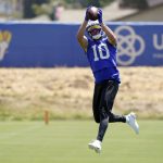
              Los Angeles Rams wide receiver Cooper Kupp makes a catch at the NFL football team's practice facility, Thursday, May 26, 2022, in Thousand Oaks, Calif. (AP Photo/Marcio Jose Sanchez)
            