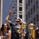 
              Stephen Curry and the Golden State Warriors celebrate at their NBA championship parade in San Francisco, Monday, June 20, 2022. (Santiago Mejia/San Francisco Chronicle via AP)
            
