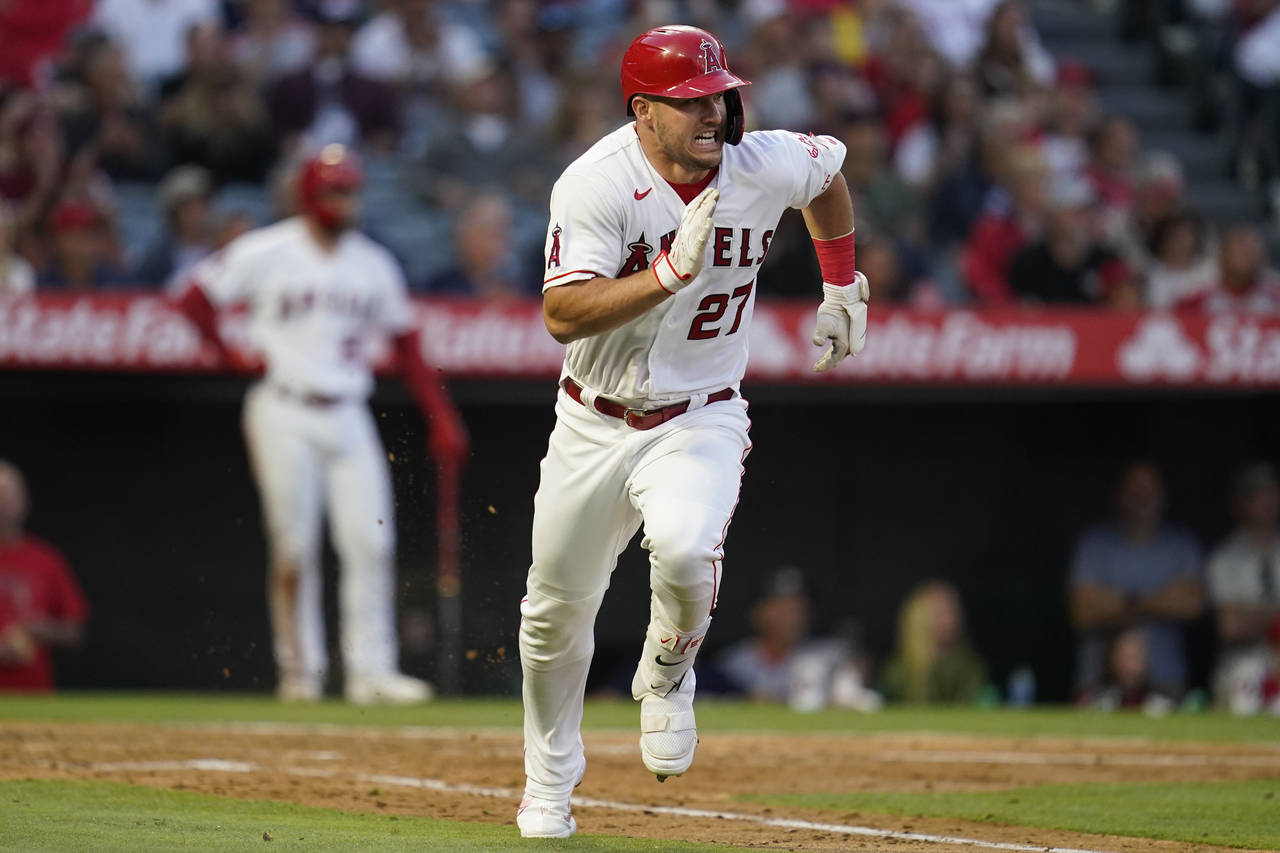 Los Angeles Angels' Mike Trout (27) runs to first while doubling during the third inning of a baseb...
