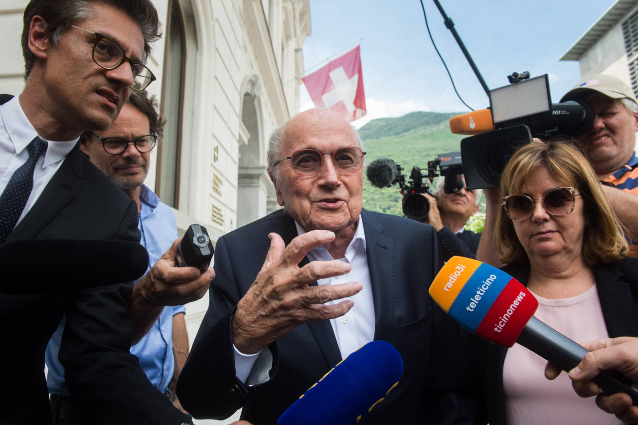 Former FIFA president Sepp Blatter is surrounded by the media as he leaves the Swiss Federal Crimin...