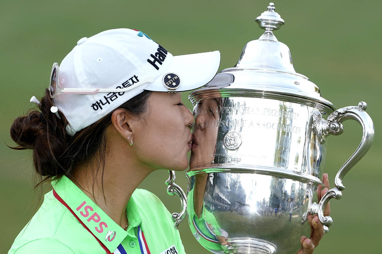 Minjee Lee, of Australia, kisses the Harton S. Semple Trophy after Lee won the final round of the U...