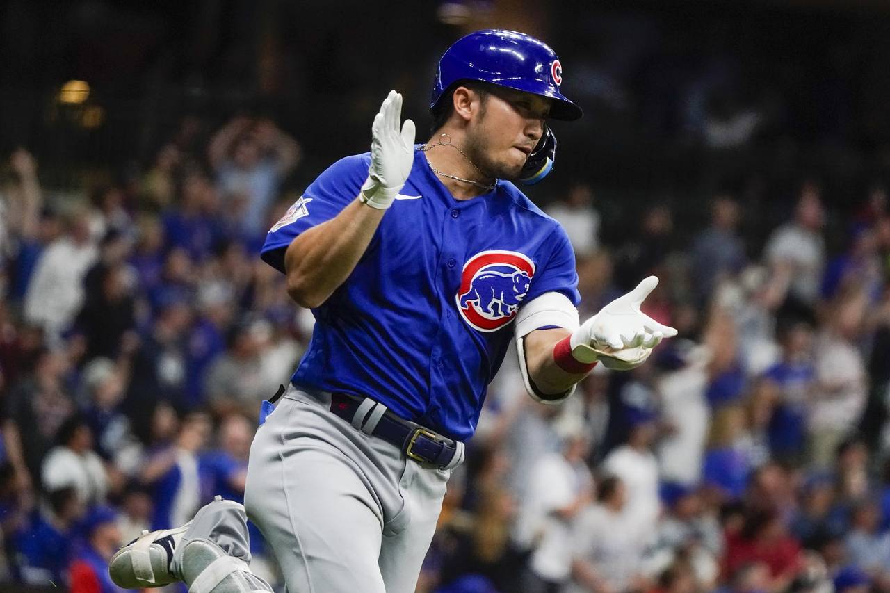 Seiya Suzuki of the Chicago Cubs hits a single in the first inning