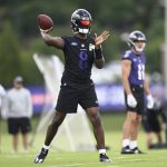 
              Baltimore Ravens quarterback Lamar Jackson takes part in drills at the NFL football team's training camp in Owings Mills, Md., Wednesday, July 27, 2022. (AP Photo/Gail Burton)
            
