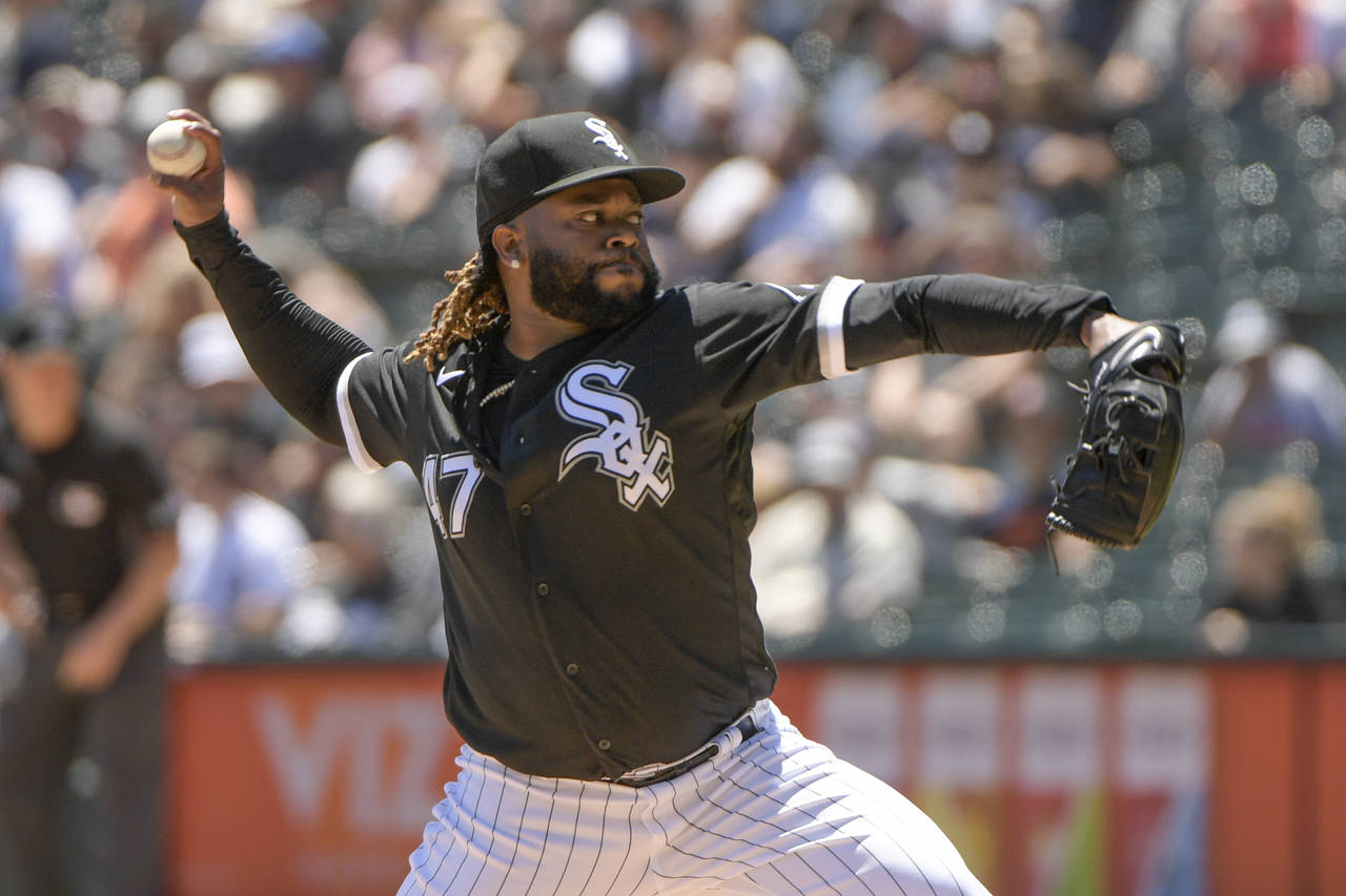 Chicago White Sox starting pitcher Johnny Cueto throws against the Detroit Tigers during the first ...