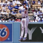 
              Los Angeles Dodgers second baseman Gavin Lux makes a catch on a ball hit by San Francisco Giants' Wilmer Flores during the first inning of a baseball game Sunday, July 24, 2022, in Los Angeles. (AP Photo/Mark J. Terrill)
            
