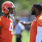 
              Cleveland Browns quarterbacks Deshaun Watson, left, and Jacoby Brissett talk before an NFL football practice in Berea, Ohio, Saturday, July 30, 2022. (AP Photo/David Dermer)
            