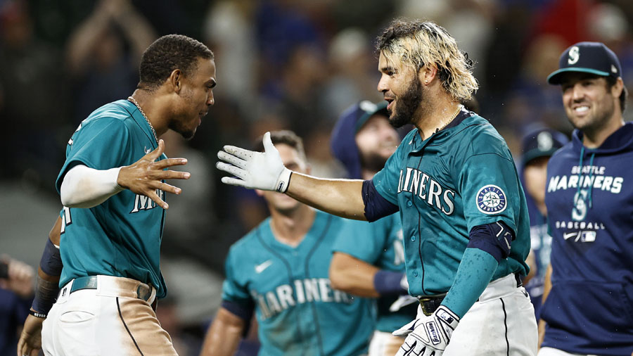 Eugenio Suárez's 'good vibes' and plans for Julio Rodríguez: Mariners  notebook - The Athletic