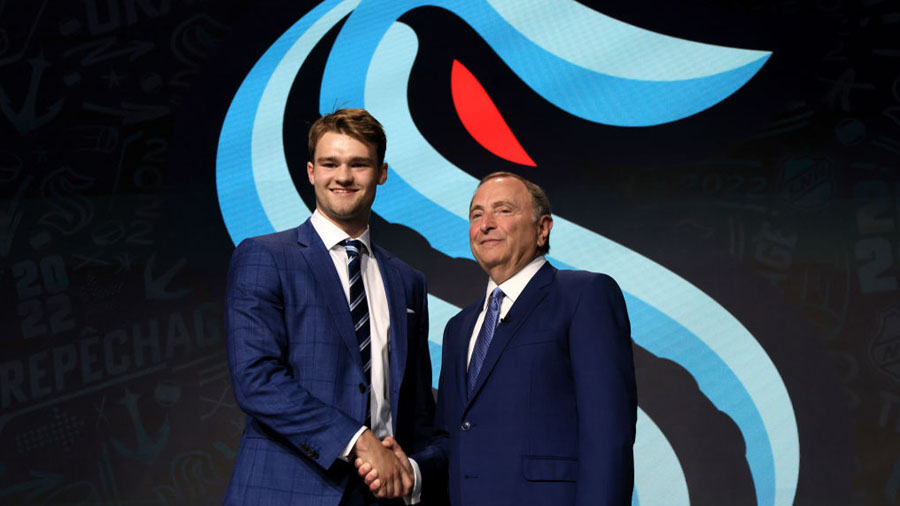 Kraken take center Shane Wright with fourth overall pick in NHL draft