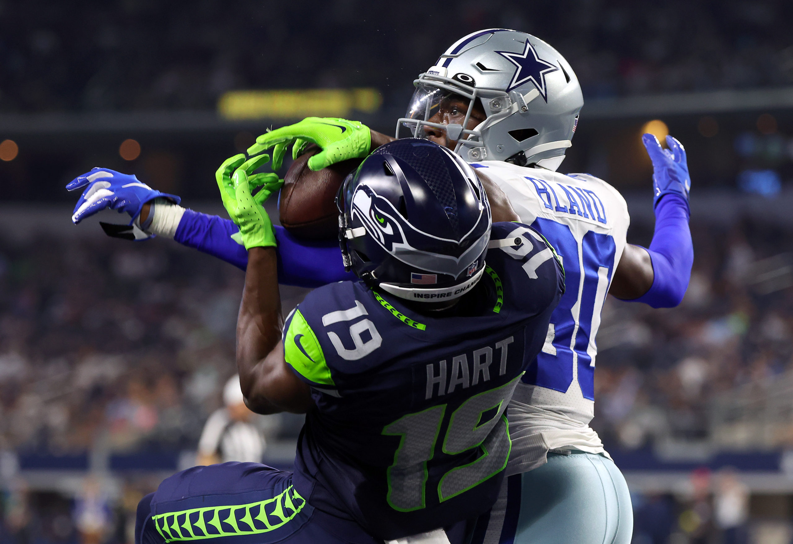 Fast Facts: Lock throws 3 picks in 27-26 Seahawks loss to Cowboys - Seattle  Sports