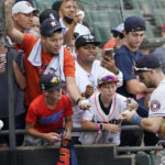
              Houston Astros' Alex Bregman signs autographs after the team's 21-5 win over the Chicago White Sox after a baseball game Thursday, Aug. 18, 2022, in Chicago. (AP Photo/Charles Rex Arbogast)
            