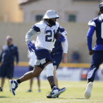 
              Dallas Cowboys running back Ezekiel Elliott (21) participates in drills at the NFL football team's practice facility in Oxnard, Calif. Wednesday, Aug. 3, 2022. (AP Photo/Ashley Landis)
            