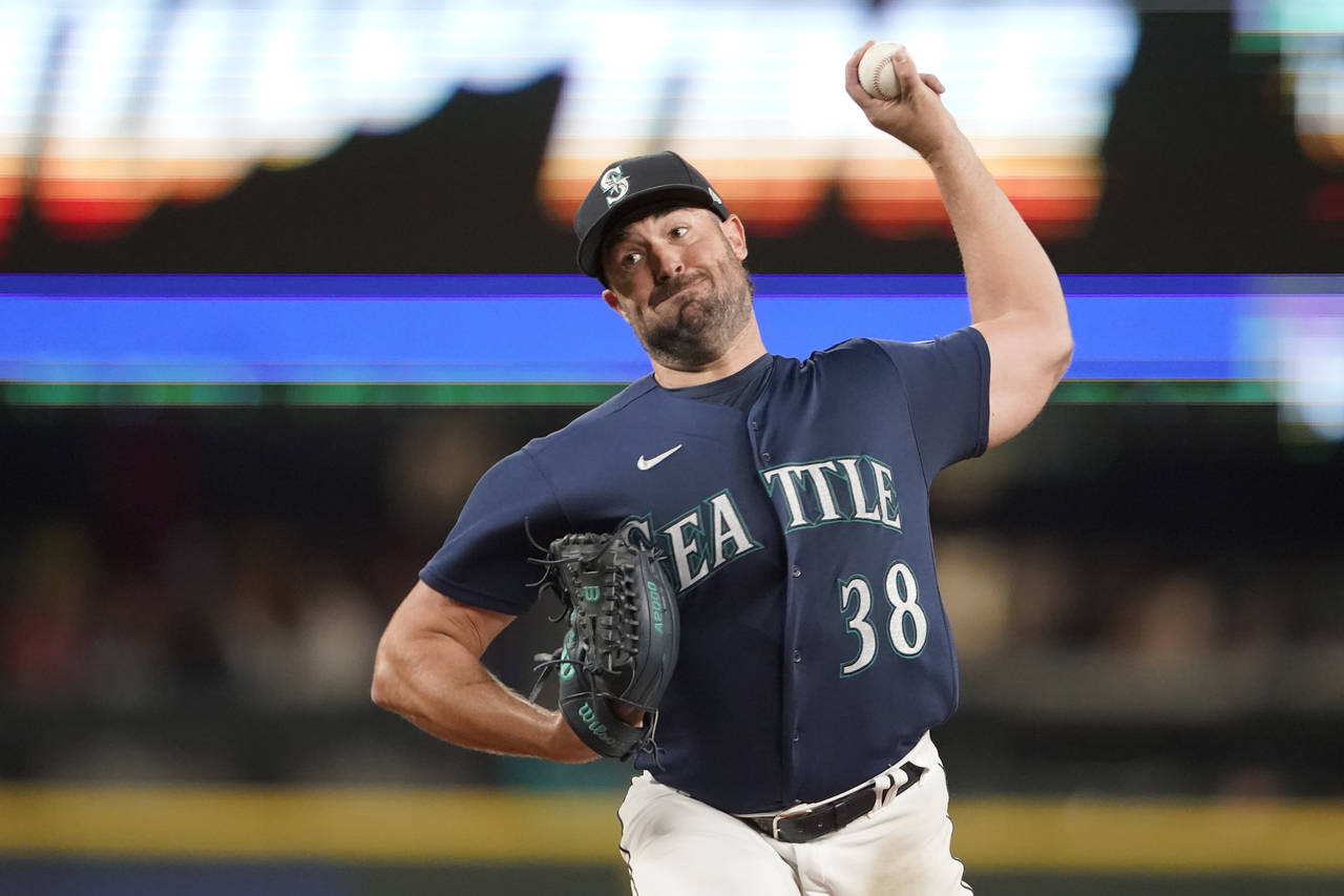 Funny anthem standoff goes sideways when Mariners' Robbie Ray