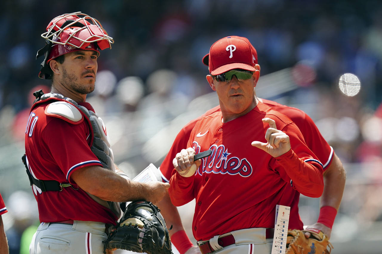 Philadelphia Phillies interim manager Rob Thomson (59) and catcher J.T. Realmuto (10) talk on the m...
