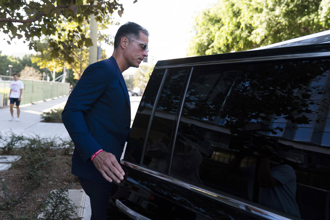 Los Angeles Lakers general manager Rob Pelinka leaves a federal courthouse after attending Vanessa ...