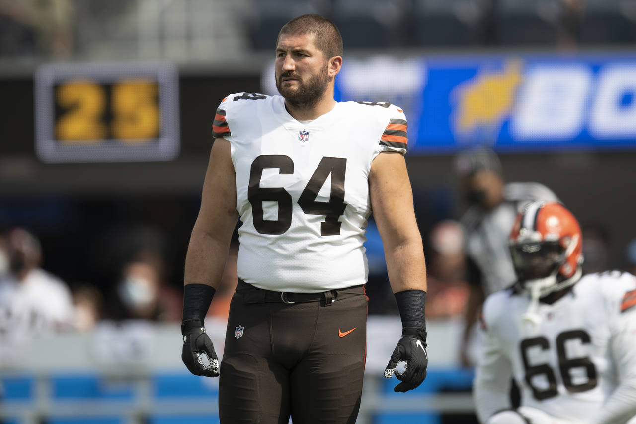 FILE - Cleveland Browns center JC Tretter (64) warms up before an NFL football game against the Los...