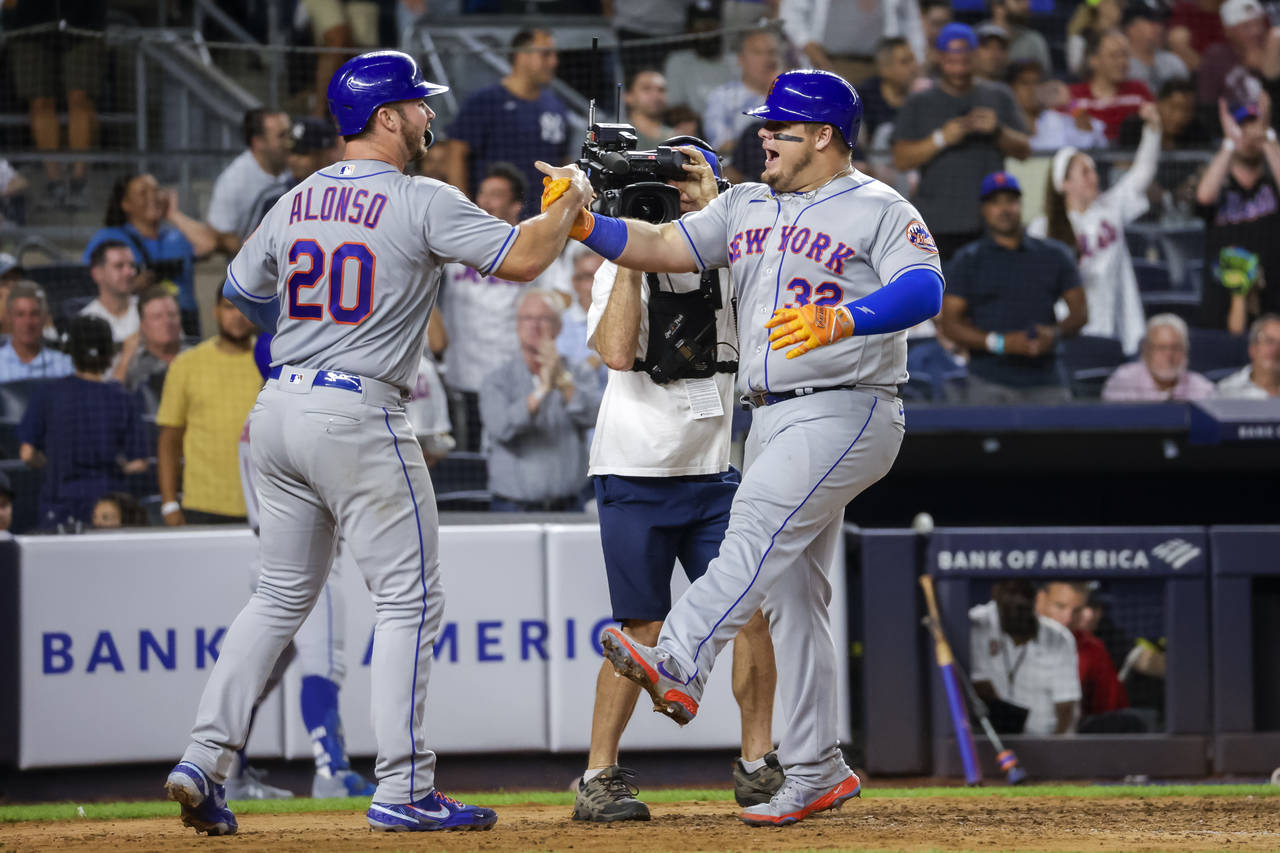 New York Mets' Daniel Vogelbach, right, celebrates his two-run home run scoring Pete Alonso in the ...