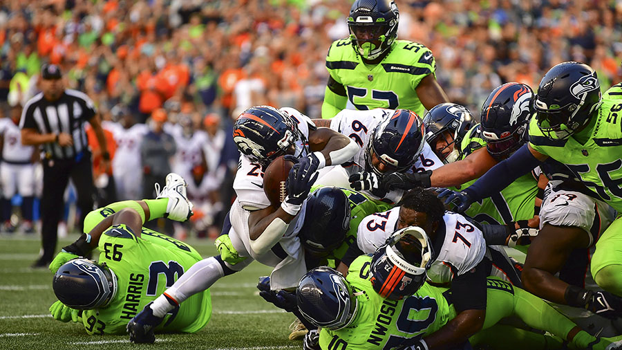 FOX 13 Seattle on X: LIVE UPDATES: Seattle Seahawks vs. Denver Broncos    / X