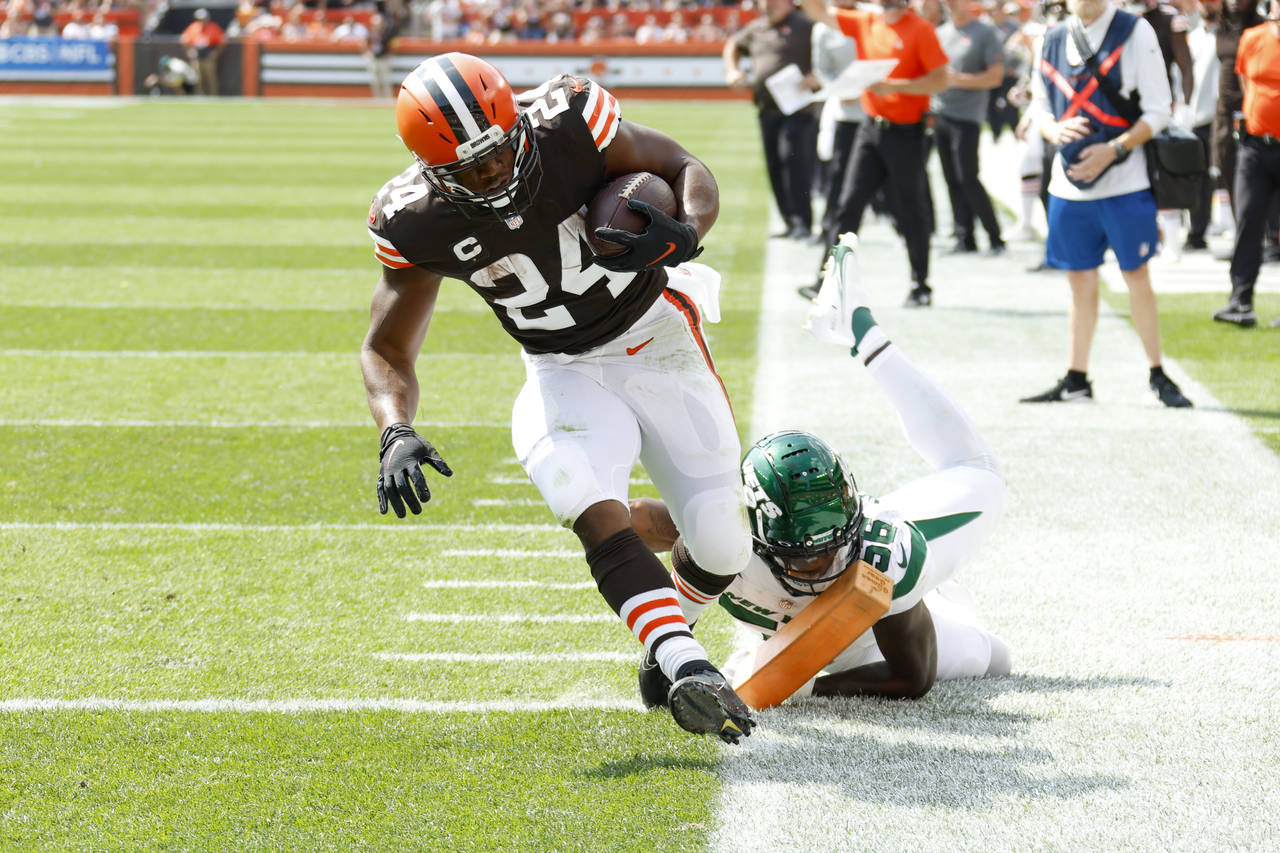 Cleveland Browns running back Nick Chubb (24) runs away from New York Jets linebacker Quincy Willia...