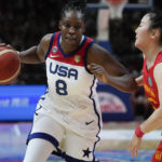 
              United States' Chelsea Gray attempts to pass China's Wu Tongtong, right, during their game at the women's Basketball World Cup in Sydney, Australia, Saturday, Sept. 24, 2022. (AP Photo/Mark Baker)
            