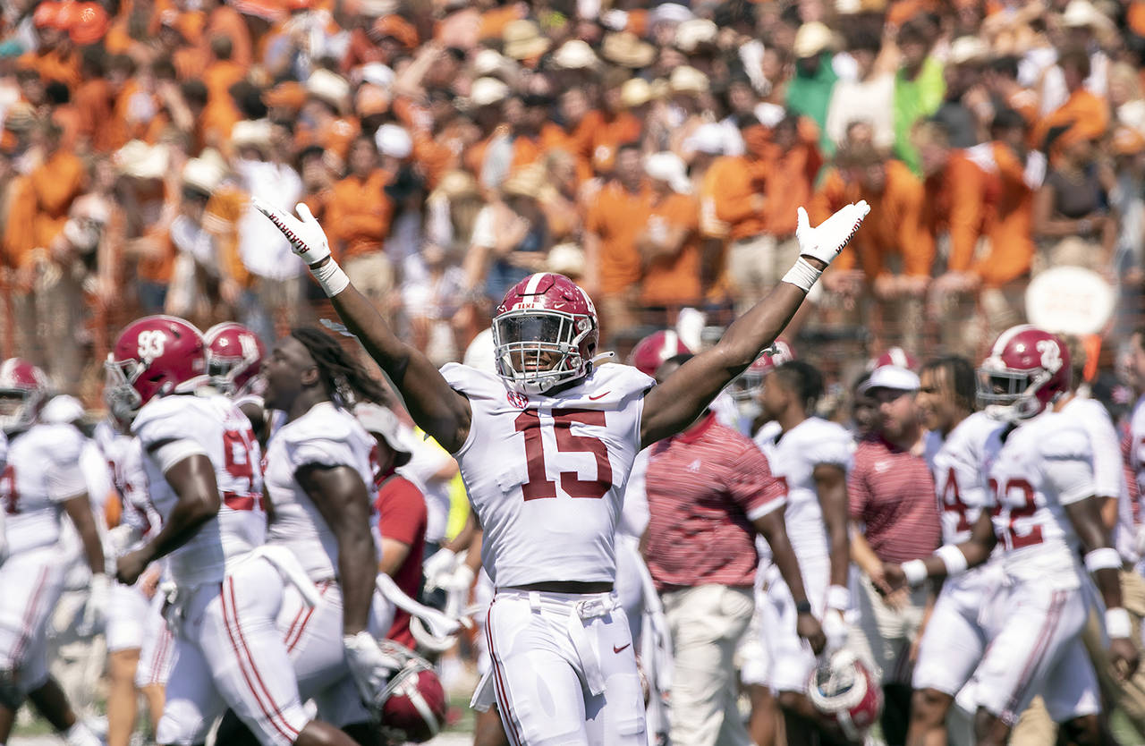 Alabama linebacker Dallas Turner (15) celebrates the end of the game as time runs out for Texas dur...