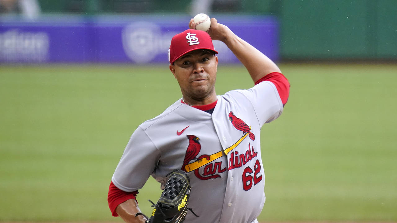 St. Louis Cardinals starting pitcher Jose Quintana delivers during the first inning of a baseball g...