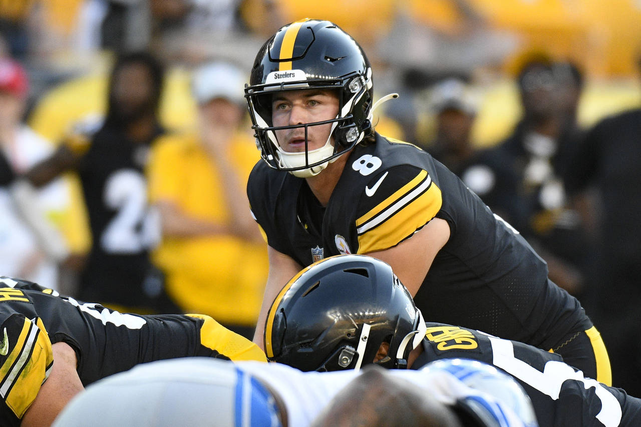 Pittsburgh Steelers quarterback Kenny Pickett (8) call signals at the line of scrimmage as he plays...