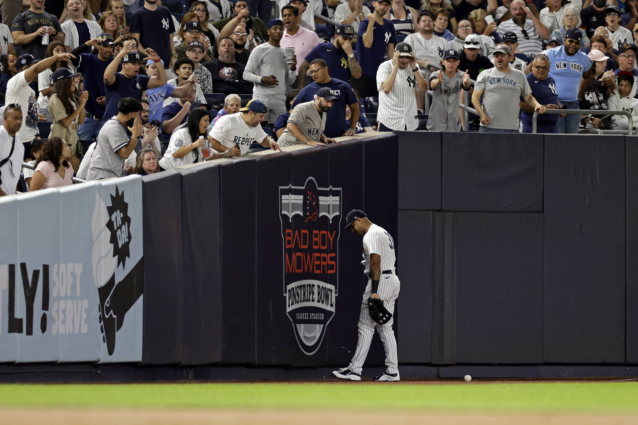 New York Yankees left fielder Aaron Hicks reacts after missing a catch on a RBI double hit by Tampa...