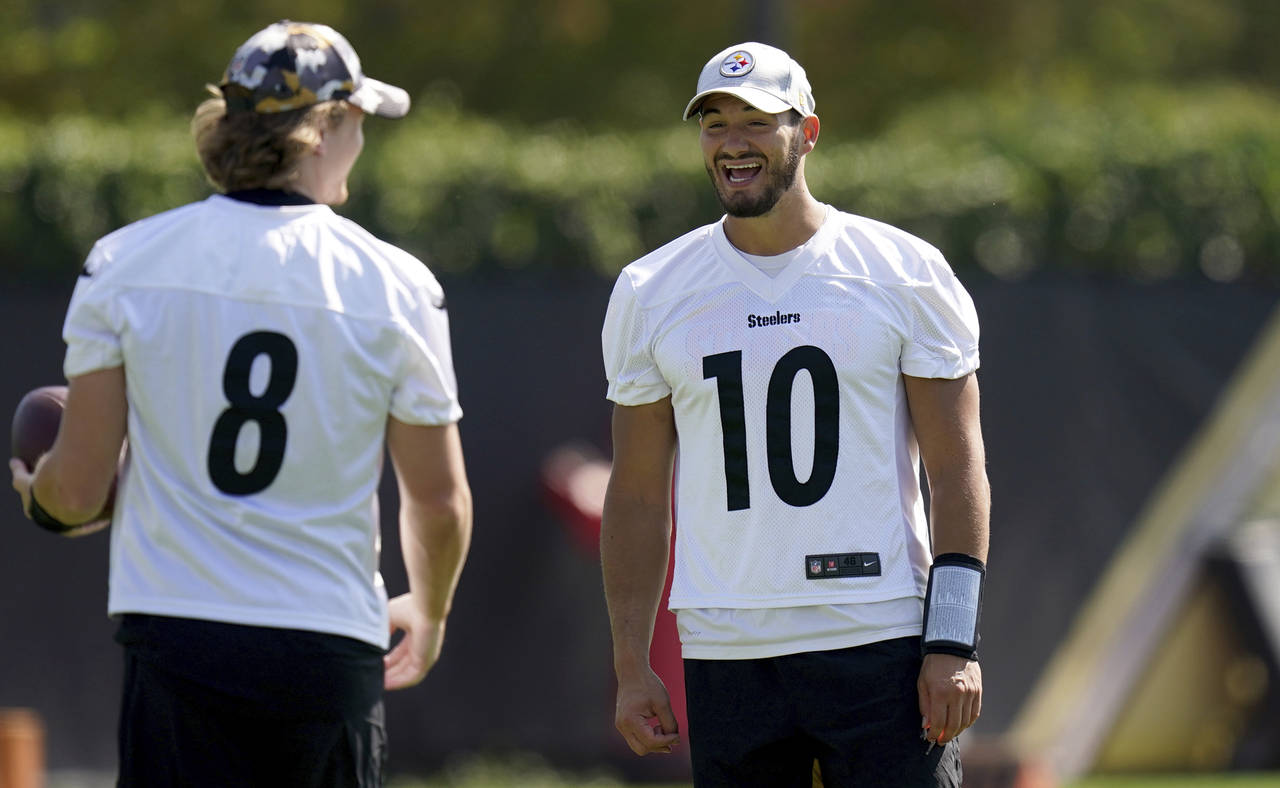 Pittsburgh Steelers quarterback Mitch Trubisky, right, talks with Kenny Pickett during NFL football...