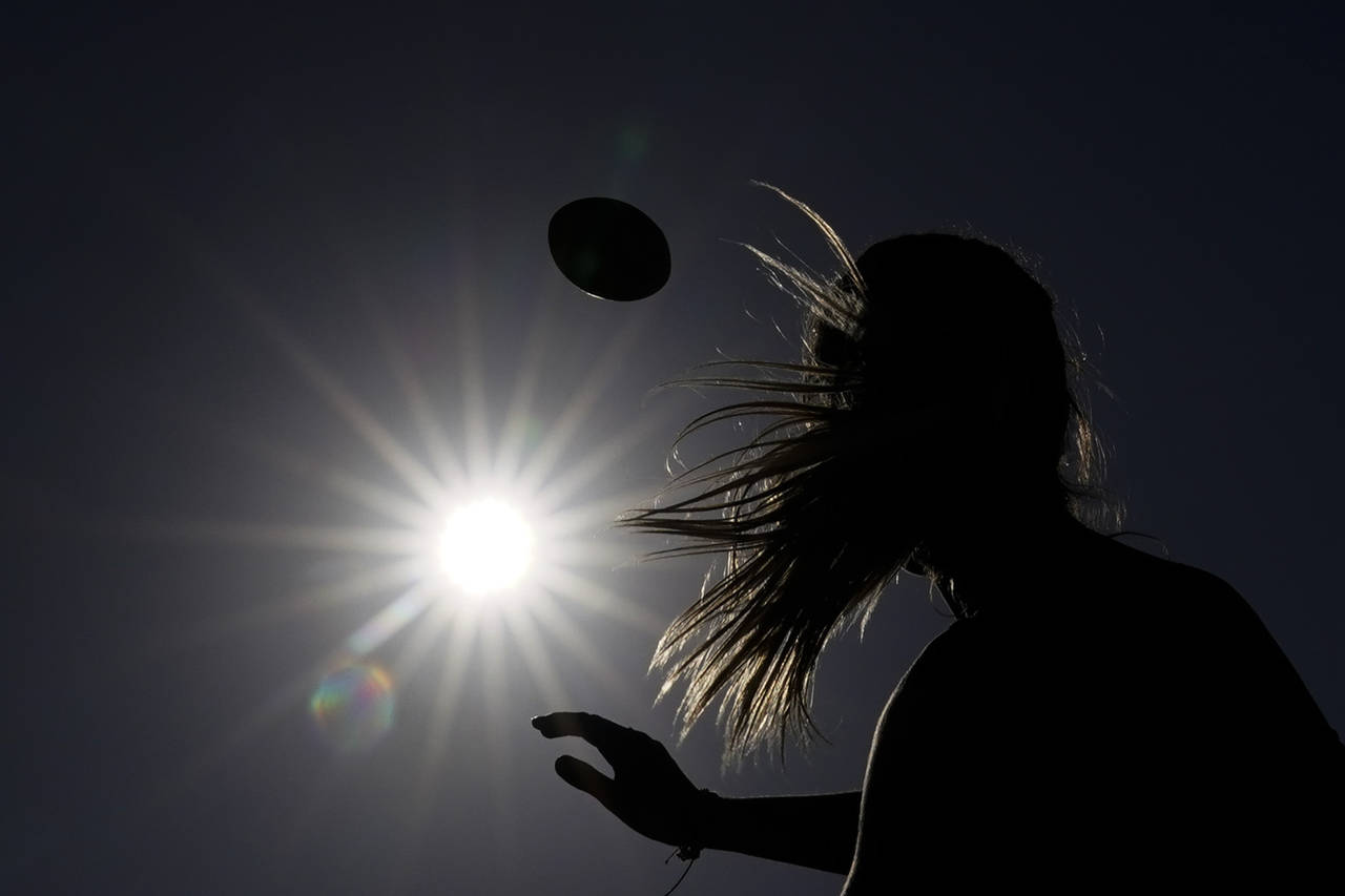 Shale Harris, 15, throws a pass as she tries out for the Redondo Union High School girls flag footb...
