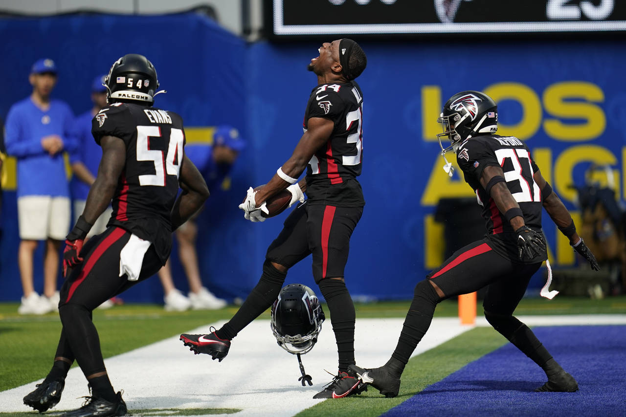 Atlanta Falcons cornerback Darren Hall, center, reacts after recovering a fumble during the second ...