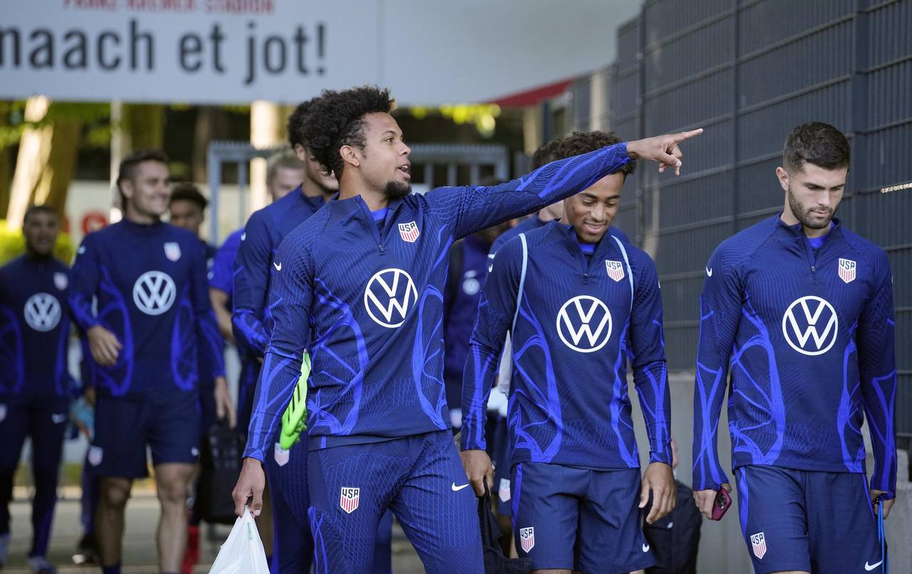 Weston McKennie, left, shows the way to Christian Pulisic, right, as they arrive during a training ...