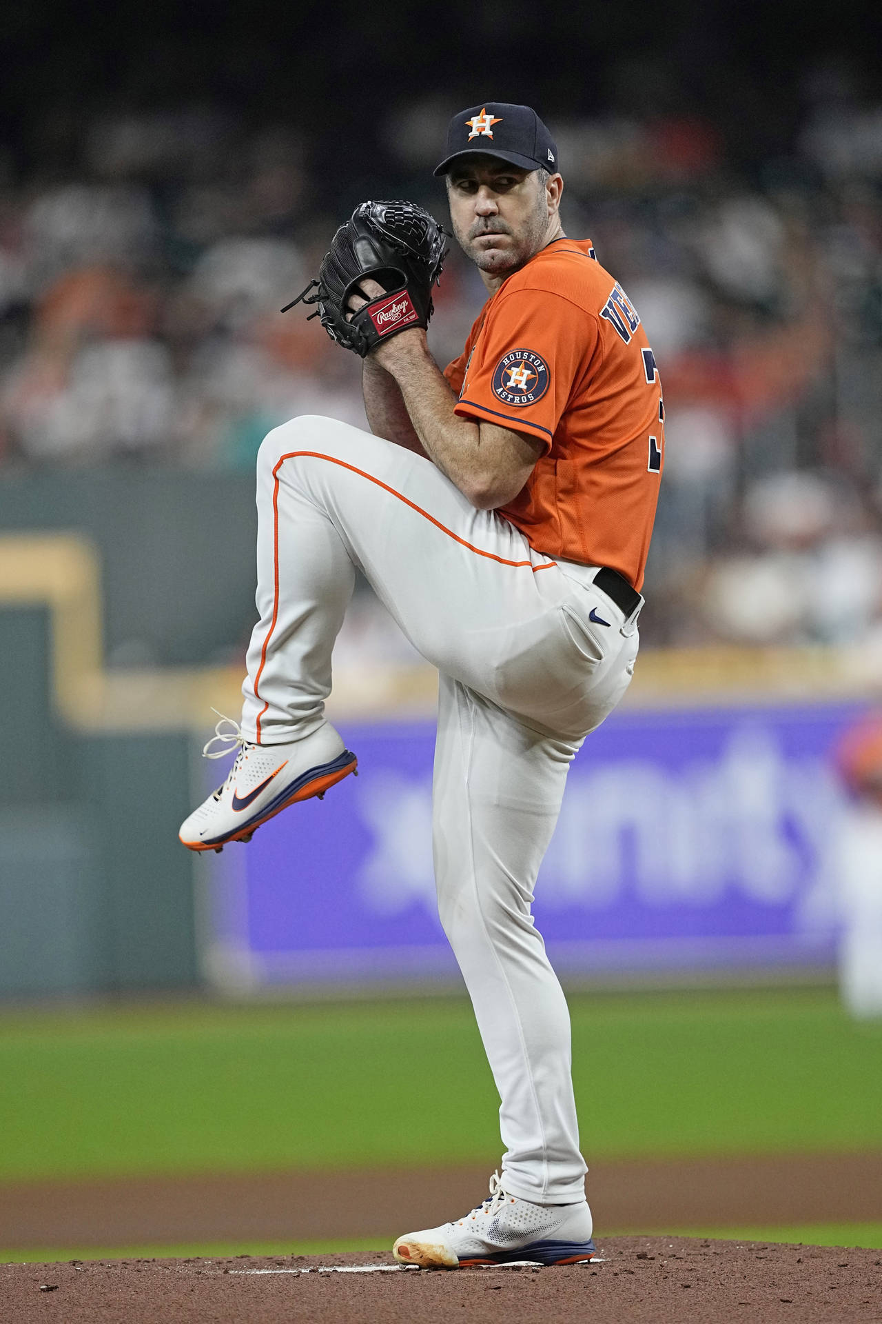 Alvarez has 3 HRs, Astros down A's to clinch playoff berth