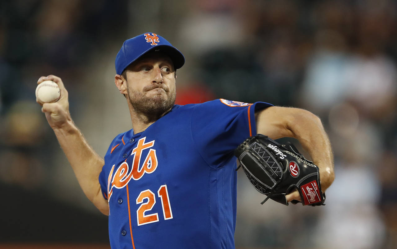 New York Mets starting pitcher Max Scherzer throws against the Washington Nationals during the firs...