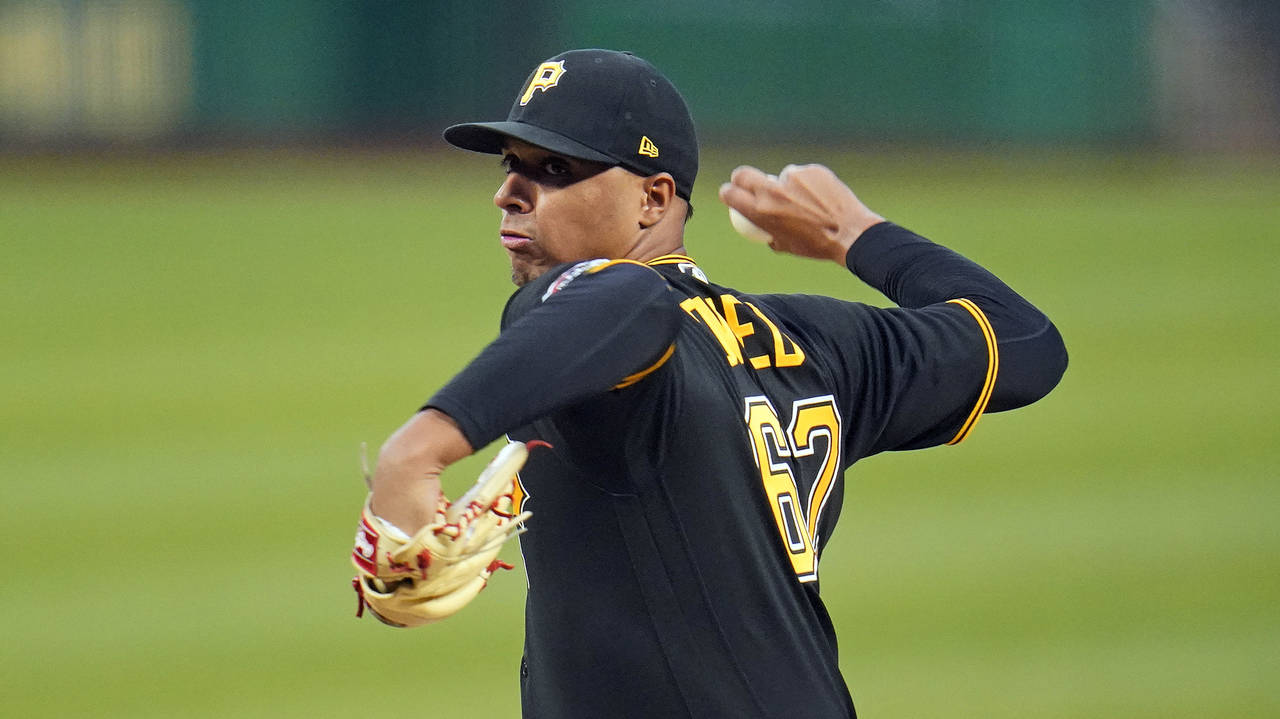 Pittsburgh Pirates starting pitcher Johan Oviedo delivers during the first inning of the team's bas...