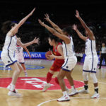 
              China's Li Meng attempts to get past the United States defenders during their game at the women's Basketball World Cup in Sydney, Australia, Saturday, Sept. 24, 2022. (AP Photo/Mark Baker)
            