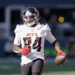 
              Atlanta Falcons running back Cordarrelle Patterson runs with the ball during the second half of an NFL football game against the Atlanta Falcons, Sunday, Sept. 25, 2022, in Seattle. (AP Photo/Ashley Landis)
            