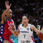 
              United States' A'ja Wilson, left, attempts to block South Korea's Park Hyejin during their game at the women's Basketball World Cup in Sydney, Australia, Monday, Sept. 26, 2022. (AP Photo/Mark Baker)
            