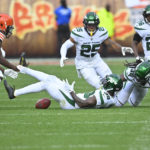 
              The New York Jets recover an onside kickoff after scoring a late touchdown against the Cleveland Browns during the second half of an NFL football game, Sunday, Sept. 18, 2022, in Cleveland. The Jets won 31-30. (AP Photo/David Richard)
            