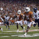 
              Texas running back Bijan Robinson (5) runs for a 78-yard touchdown against UTSA during the second half of an NCAA college football game, Saturday, Sept. 17, 2022, in Austin, Texas. (AP Photo/Eric Gay)
            