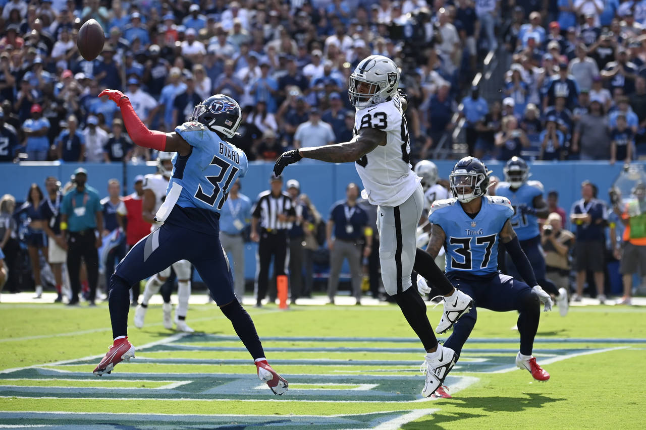 Tennessee Titans safety Kevin Byard (31) breaks up a pass intended for Las Vegas Raiders tight end ...